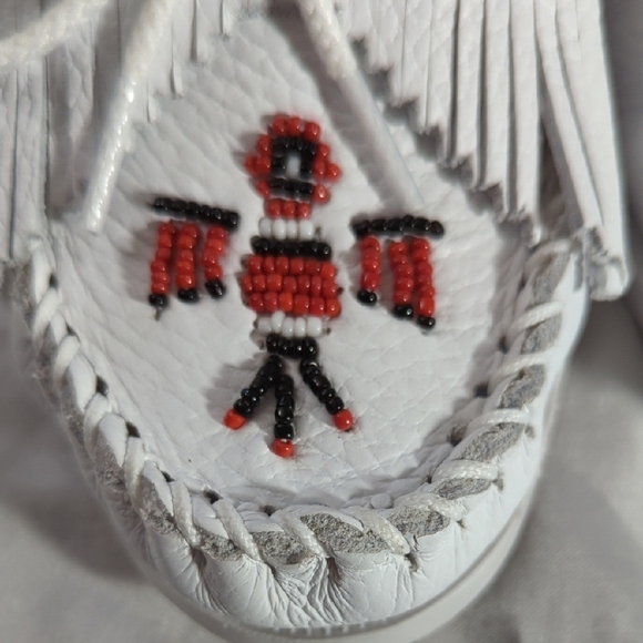 NEW Minnetonka White Moccasins with Red Accents - Picture 11 of 16